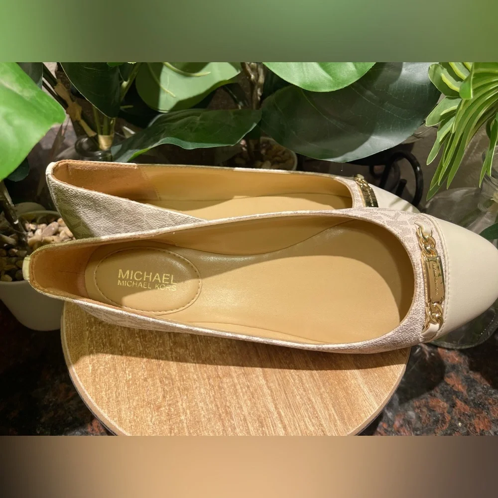 Michael Kors vanilla ballet flats MK mini logo w/ gold plate Slip on rubber sole